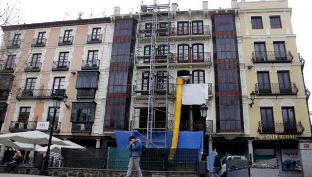 El edificio tiene cuatro plantas, en donde se instalarán 12 habitaciones