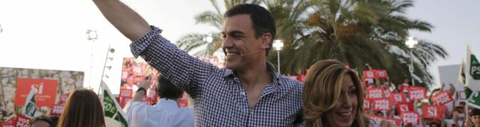 Imagen del cierre de campana de Pedro Sánchez, arropado por Susana Díaz