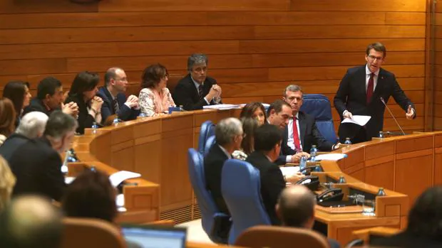 El presidente gallego durante una de sus comparecencias parlamentarias