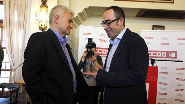 José Luis Gil, secretario general de CCOO en Castilla-La Mancha, y su sucesor, Francisco de la Rosa, en el Hotel María Cristina de Toledo