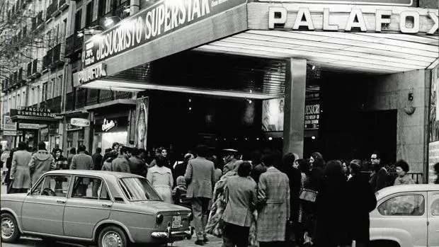 El cine Palafox en 1975, durante la proyección de Jesucristo Superstar
