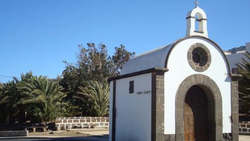 Ermita de San Isidro, en el cruce antes de llegar a Las Cruces y Agazal