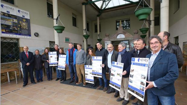 Visita de los miembros de la Comisión Europea, Santiago Urquijo, Tommy Sejersen y José Álvarez, junto a representantes del Ayuntamiento de Ponferrada y del albergue de peregrinos de la ciudad, para explicar el proyecto europeo Life Stars +20