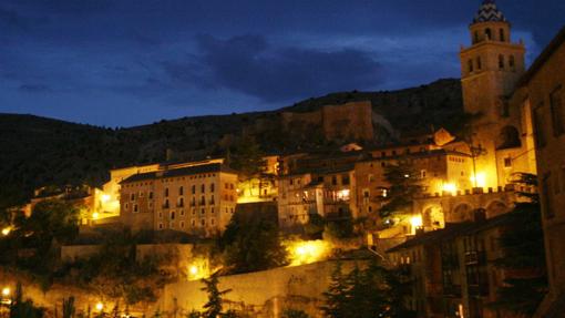 Vista nocturna de Albarracín