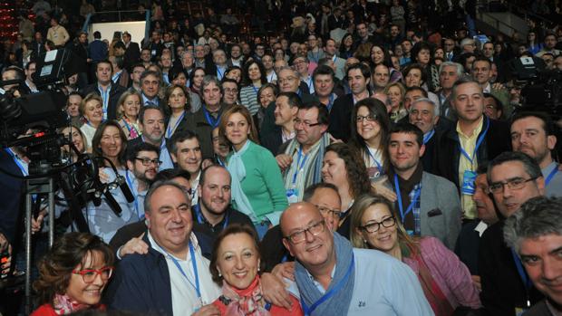 Cargos y militantes del PP de Castilla-La Mancha arropan a Cospedal en el Congreso Nacional