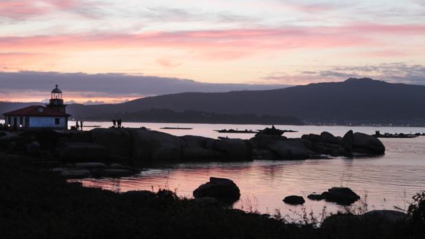 Faro de A Illa de Arousa, ubicado en Punta do Cabalo, que desde hace años acoge un restaurante en su interior