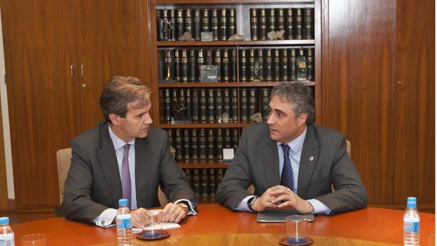 Juan Alfaro y Ángel Mariscal durante la reunión mantenida en la sede de Renfe en Madrid