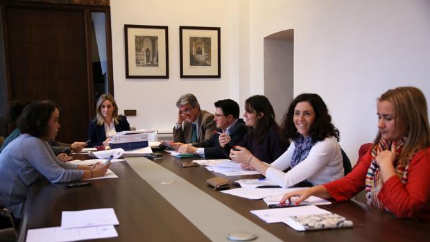 Un momento de la Junta de Gobierno Local presidida por la alcaldesa de Toledo, Milagros Tolón
