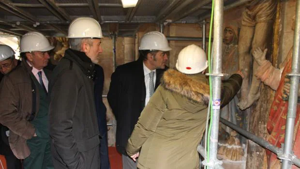 El delegado del Gobierno ha visitado las obras en el interior de la catedral seguntina