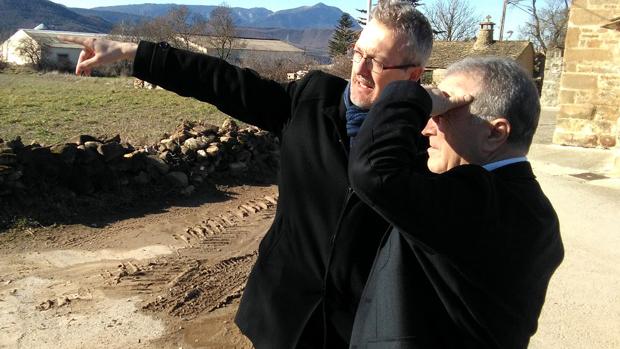 El presidente de la DPH (a la derecha de la imagen), junto al alcalde de Jaca, Juan Manuel Ramón