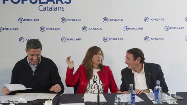 Albiol, Camacho y Ramón Riera, vicesecretario territorial, ayer en Barcelona