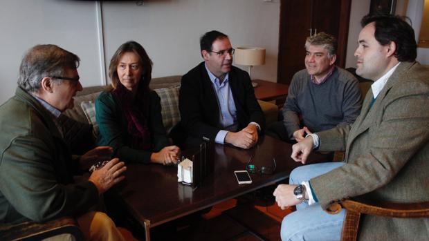 Numerosos dirigentes del PP claman a Cospedal que siga como presidenta regional