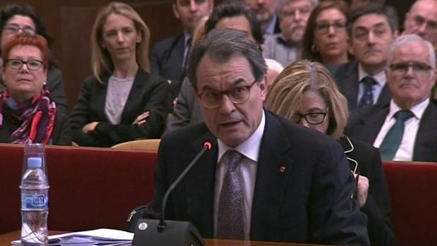 Artur Mas durante la declaración por el 9-N