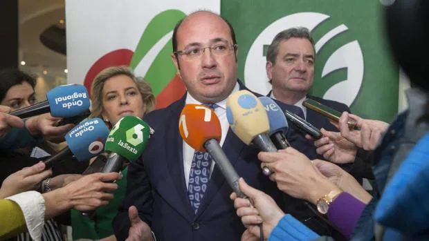 El PP aguanta el pulso a la oposición, que exige la dimisión del presidente de Murcia