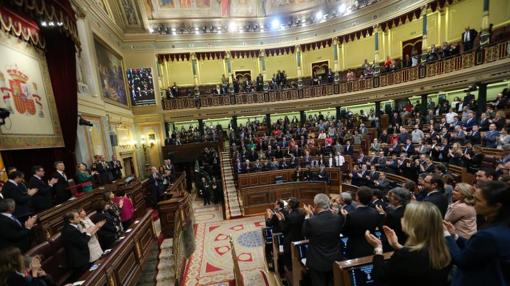 El Congreso se pone en pie y aplaude para recibir al presidente argentino