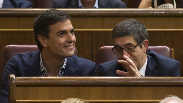 Sánchez y López en sus escaños del Congreso el pasado noviembre. Detrás María González Veracruz