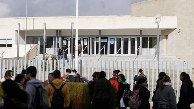 La Policía Nacional detiene a un menor de 14 años por acosar a una ...