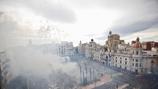 Imagen de la mascletà de este martes