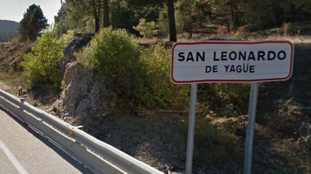 Cartel a la entrada del municipio de San Leonardo de Yagüe, en Soria