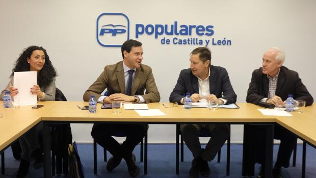 De la Hoz preside la primera reunión del comité organizador del Congreso del 1 de abril