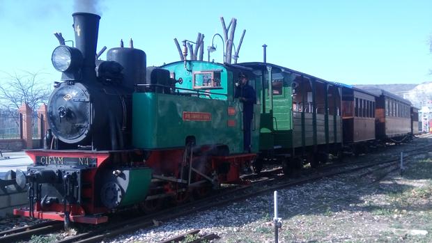 El tren de Arganda vuelve a las vías con su máquina de vapor de 1926