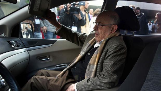 Millet, accediendo a su coche, tras la segunda sesión de la vista oral del juicio del "caso Palau"