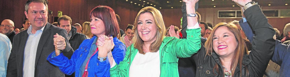 De izquierda a derecha, Juan ESpadas, alcalde de Sevilla, Micaela Navarro, Susana Díaz y Verónica Pérez