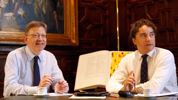 Ximo Puig y Francesc Colomer, en el Palau de la Generalitat