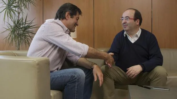 El secretario general del PSC, Miquel Iceta y Javier Fernández durante una reunión en noviembre