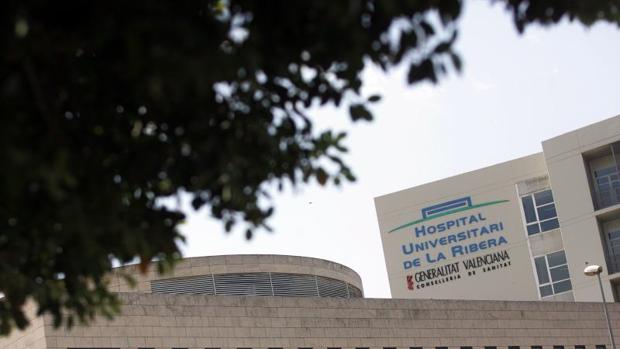 Sanidad ordena a la central de compras de Ribera Salud que no distribuya más medicamentos