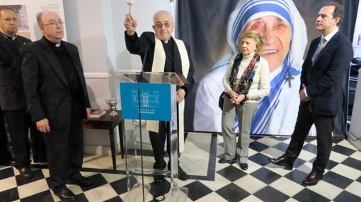 Los obispos eméritos de la Diócesis de Orihuela-Alicante Victorio Oliver y Rafael Palmero en la inauguración de la muestra