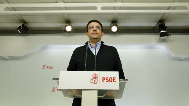 El portavoz de la gestora del PSOE, Mario Jiménez, ayer en rueda de prensa
