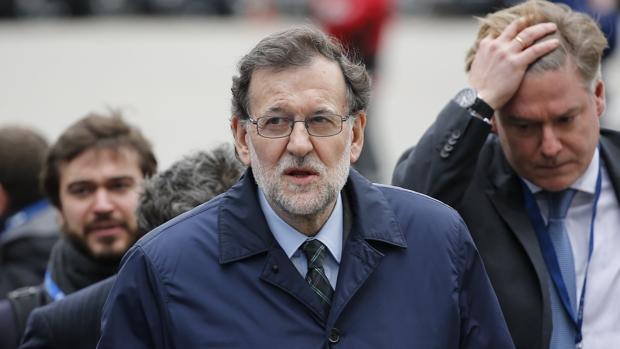 Rajoy responde a Rivera: «Las cosas se solucionan hablando»