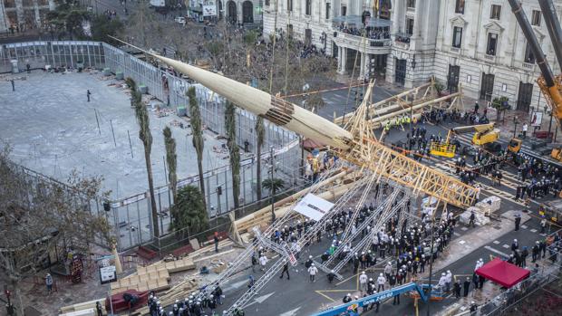 Imagen de la plantà de la falla municipal