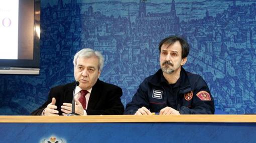 El concejal Juan José Pérez del Pino y el jefe de Bomberos, Jesús Álvarez