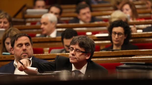 Oriol Junqueras y Carles Puigdemont, en el Parlament