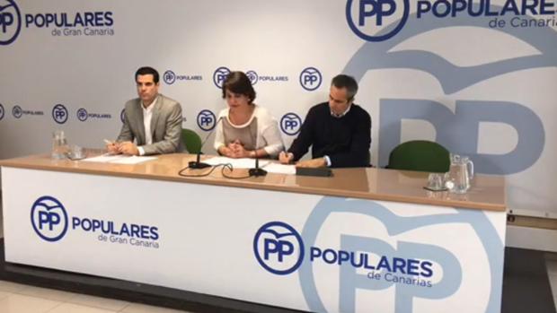 González, Delgadoy Blanco, este martes, en la presentación de la ponencia económica del PP de Canarias