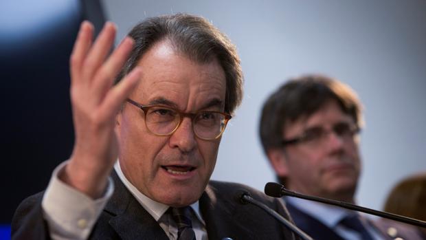 Un Artur Mas amortizado políticamente deja tocado el movimiento secesionista