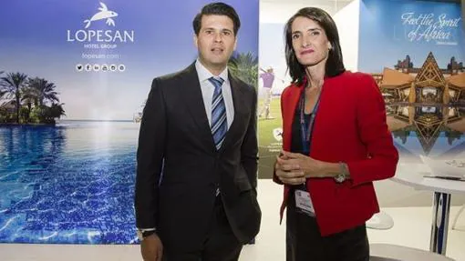 López con la consejera de Turismo del Gobierno de Canarias, Mariate Lorenzo