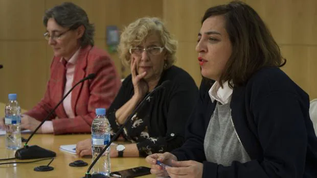 Celia Mayer, junto a Manuela Carmena y Marta Higueras