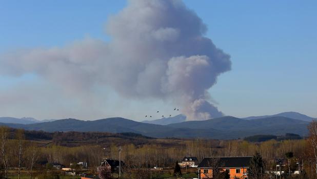 Extinguido el incendio que mantuvo en jaque a la aldea berciana de Villar de Otero