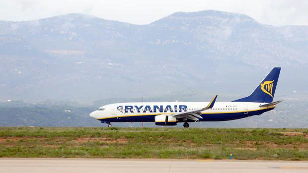 Imagen de un avión de Ryaanair en el aeropuerto de Castellón