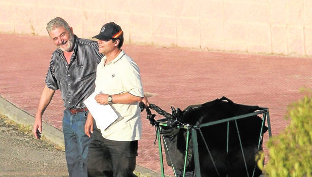 Laureano Oubiña (i) en una de sus salidas de la prisión de Navalcarnero