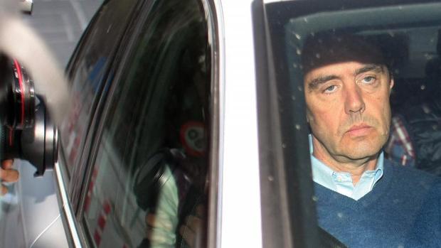 Miguel López en el momento de abandonar la prisión de Fontcalente, el pasado lunes