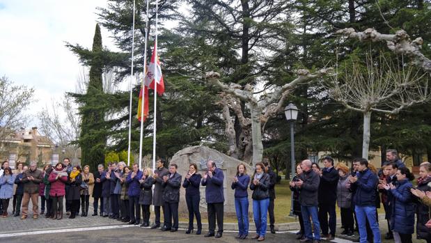 Concentración frente al Colegio de la Asunción, sede de Presidencia de la Junta de Castilla y León