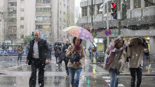 Nieve, hoy, en las calles de Madrid