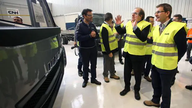 Juan Vicente Herrera, durante la visita a la factoría de Iveco en Valladolid
