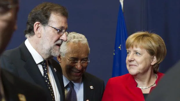Rajoy y Merkel, en una cumbre europea