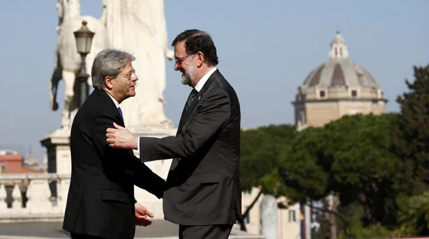 El presidente Rajoy, recibido por el primer ministro italiano, Paolo Gentiloni, en Roma