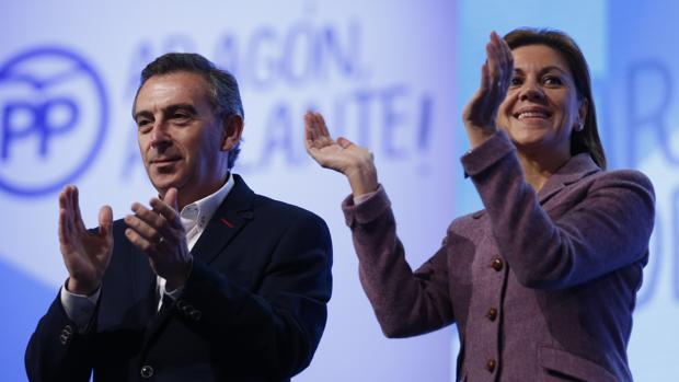 El nuevo presidente del PP aragonés, junto a Cospedal en la clausura del congreso regional del partido